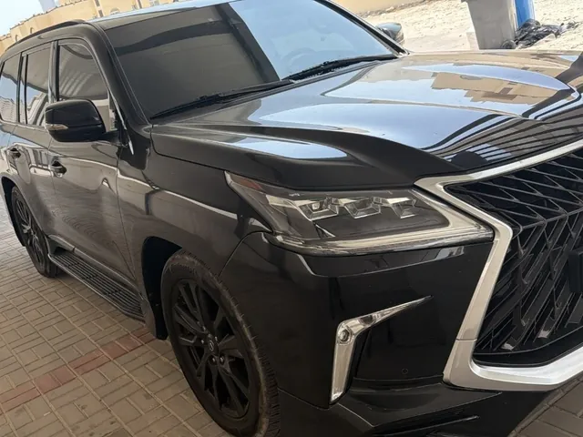 صورة 2016 لكزس LX 570 بلاك ايديشن
