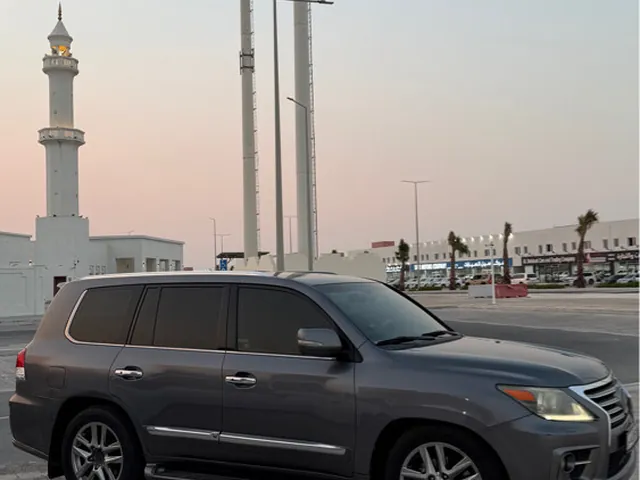 Photo of 2013 Lexus LX 570