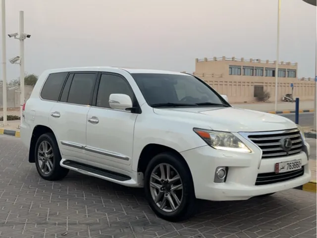 صورة 2012 لكزس LX 570 S