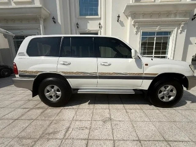Photo of 2000 Toyota Land Cruiser GXR
