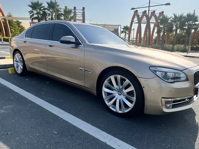 صورة 2014 بي إم دبليو الفئة السابعة 740Li