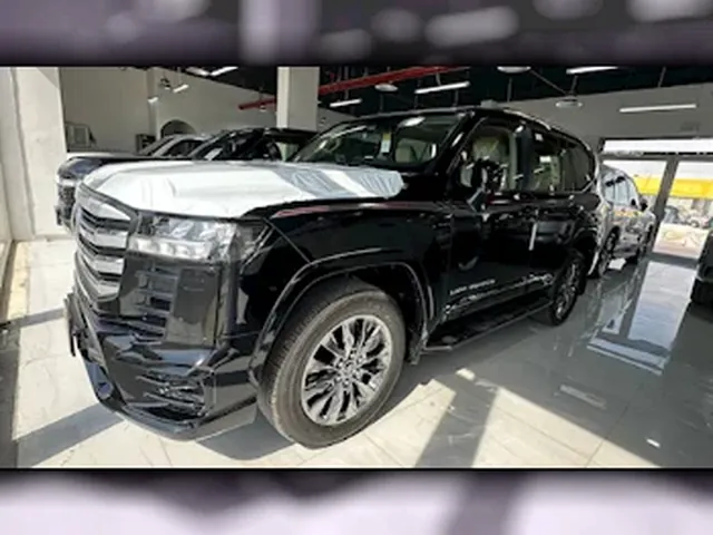 Photo of 2025 Toyota Land Cruiser GXR