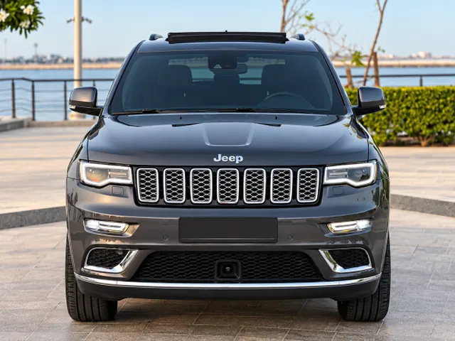 Photo of 2021 Jeep Grand Cherokee Summit