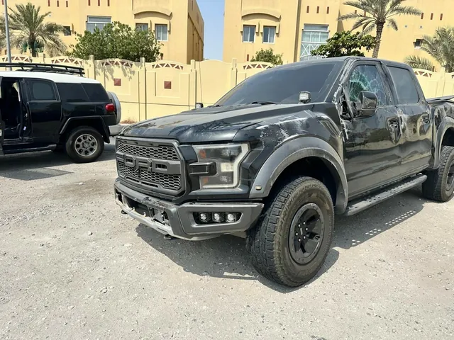 صورة 2017 فورد F-150 SVT رابتر