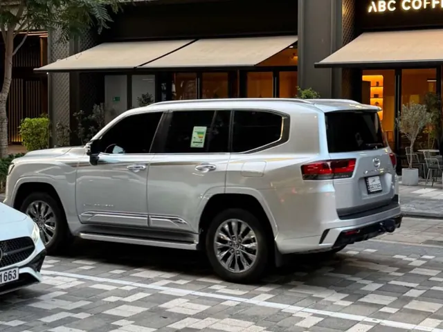 صورة 2024 تويوتا لاند كروزر VXR