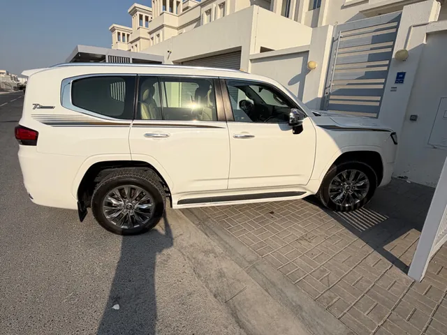صورة 2022 تويوتا لاند كروزر VXR
