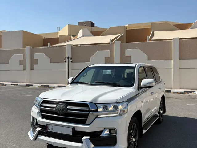 صورة 2020 تويوتا لاند كروزر VXR