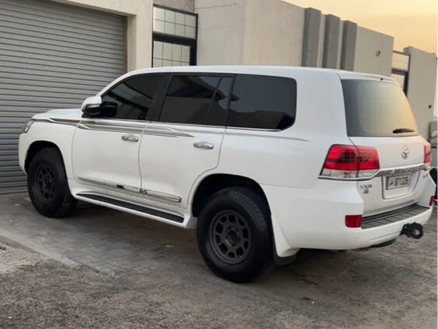 صورة 2018 تويوتا لاند كروزر VXR