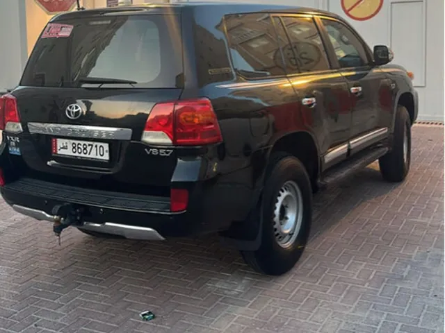 صورة 2011 تويوتا لاند كروزر VXR