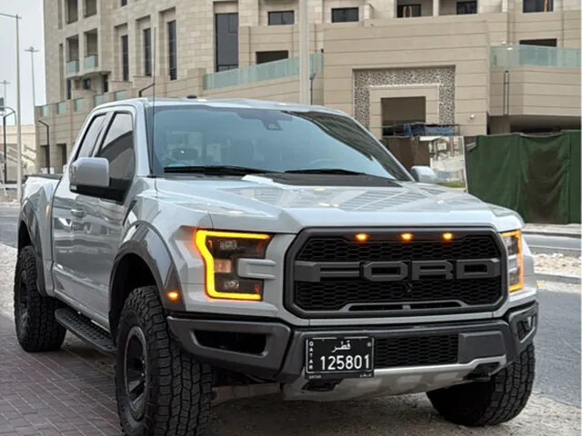 صورة 2017 فورد F-150 SVT رابتر