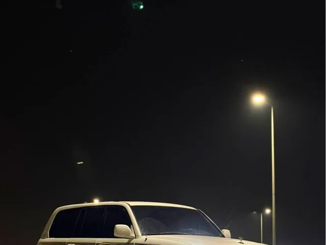صورة 2004 تويوتا لاند كروزر VXR