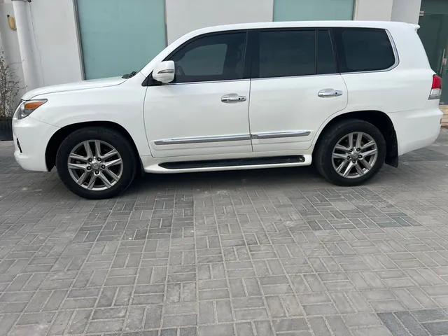 صورة 2012 لكزس LX 570