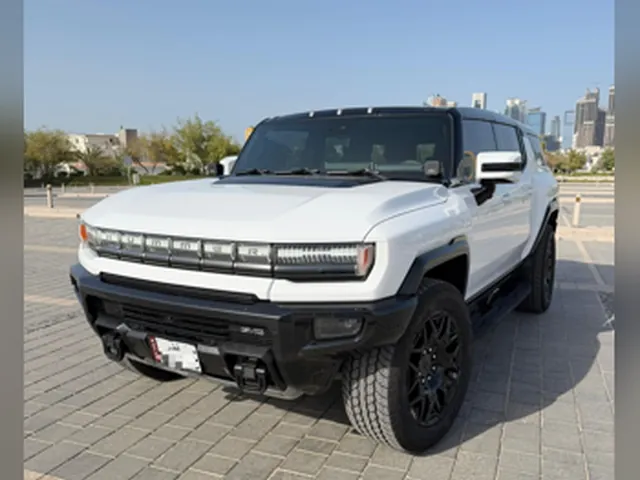 صورة 2024 جي إم سي همر EV SUV