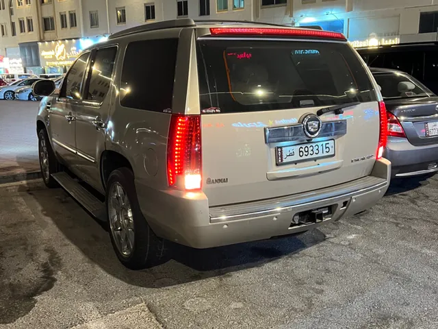 صورة 2008 كاديلاك XT6 بلاتينيوم