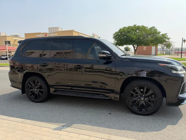 Photo of 2018 Lexus LX 570 Black Edition