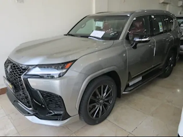 صورة 2025 لكزس LX 600 اف سبورت