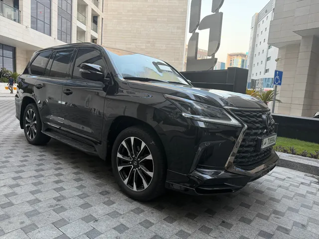 صورة 2021 لكزس LX 570 بلاك ايديشن
