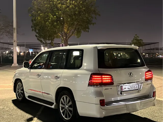 صورة 2010 لكزس LX 570