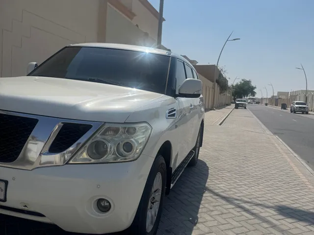 صورة 2012 نيسان باترول SE
