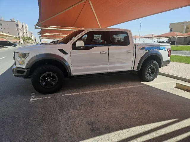 صورة 2017 فورد F-150 SVT رابتر