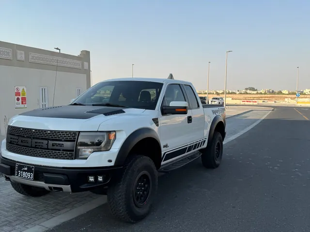 صورة 2014 فورد F-150 SVT رابتر