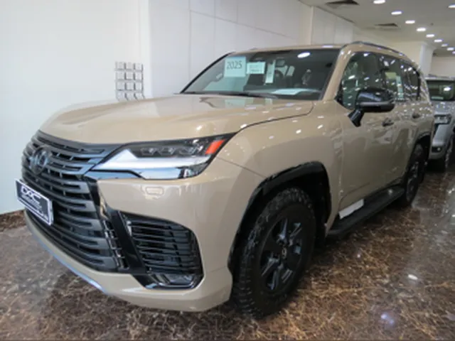 صورة 2025 لكزس LX 600 أوفرتريل