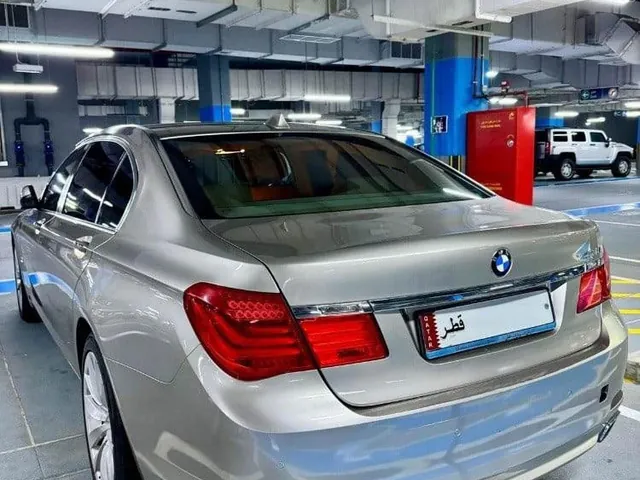 صورة 2009 بي إم دبليو الفئة السابعة 740i