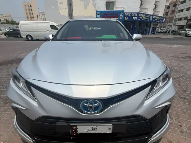 صورة 2022 تويوتا كامري هايبرد