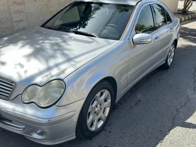صورة 2005 مرسيدس-بنز C 200