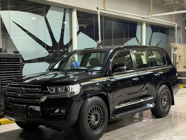 صورة 2020 تويوتا لاند كروزر VXR