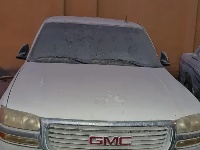 Photo of 2005 GMC Sierra 2500 HD