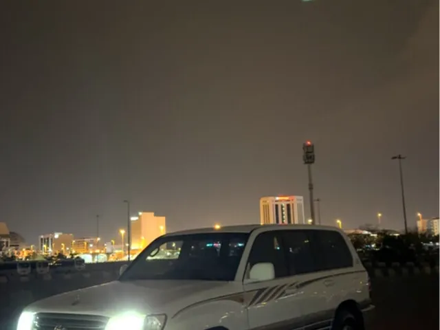 صورة 2003 تويوتا لاند كروزر VXR