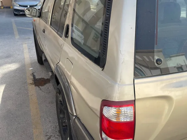 Photo of 1999 Nissan Pathfinder LE