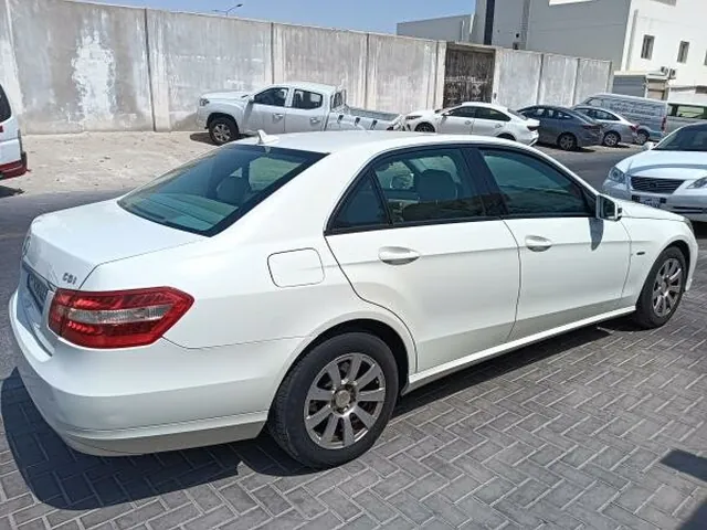صورة 2011 مرسيدس-بنز E 200