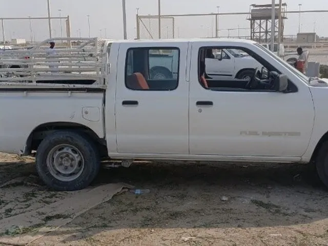 Photo of 2005 Nissan Pickup
