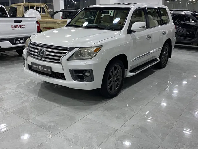 صورة 2014 لكزس LX 570