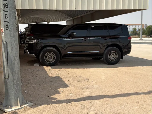 Photo of 2025 Toyota Land Cruiser GXR
