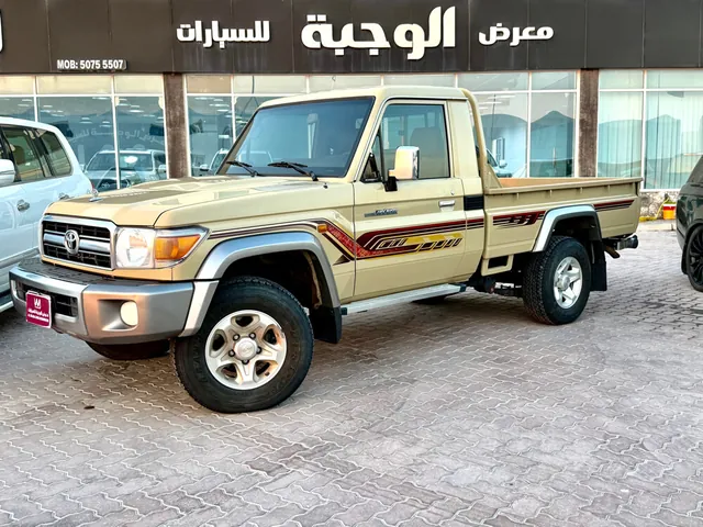 صورة 2022 تويوتا لاند كروزر 70