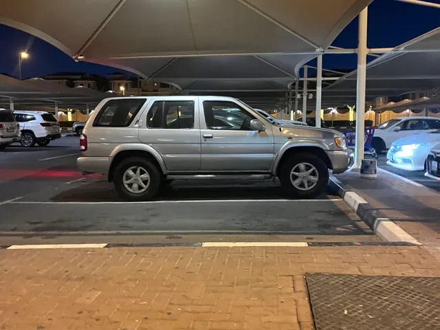 صورة 2005 نيسان باثفايندر LE