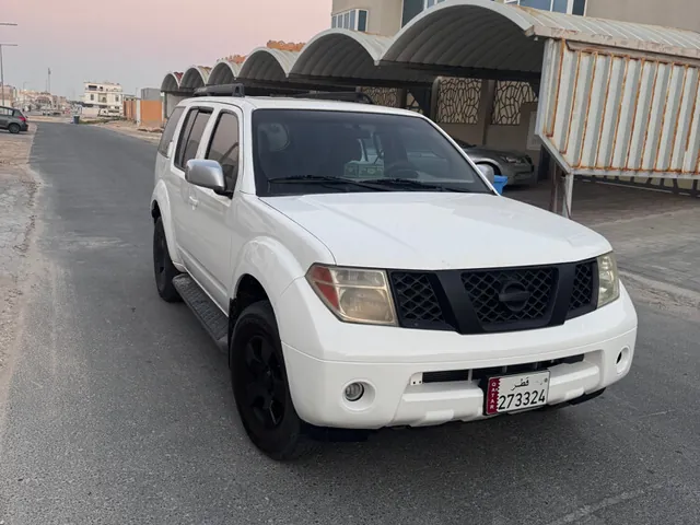 صورة 2007 نيسان باثفايندر LE
