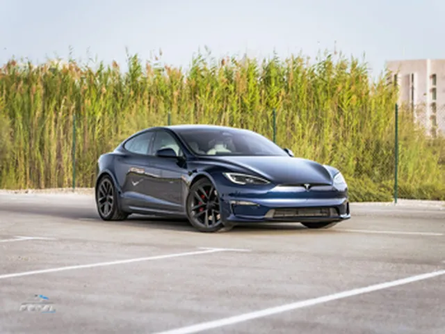 صورة 2024 تيسلا Model S بلايد