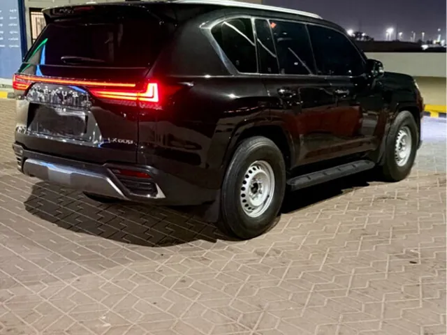 صورة 2023 لكزس LX 600