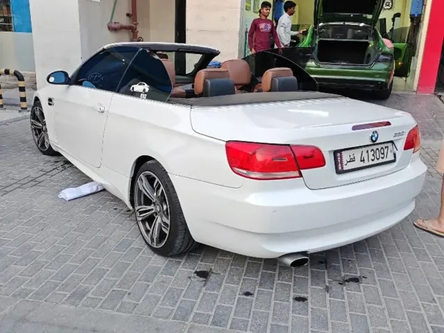 صورة 2009 بي إم دبليو الفئة الثالثة 320i