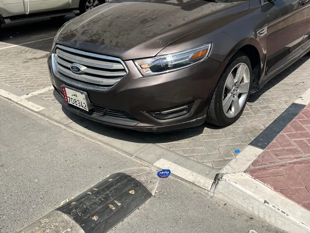 Photo of 2015 Ford Taurus Limited