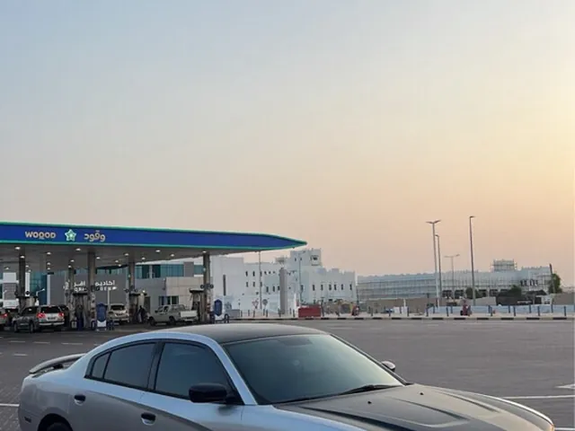 صورة 2012 دودج تشارجر SRT