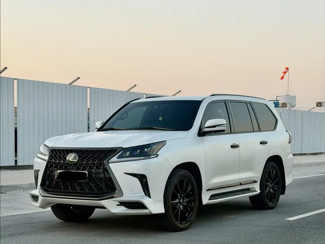 صورة 2020 لكزس LX 570 بلاك ايديشن