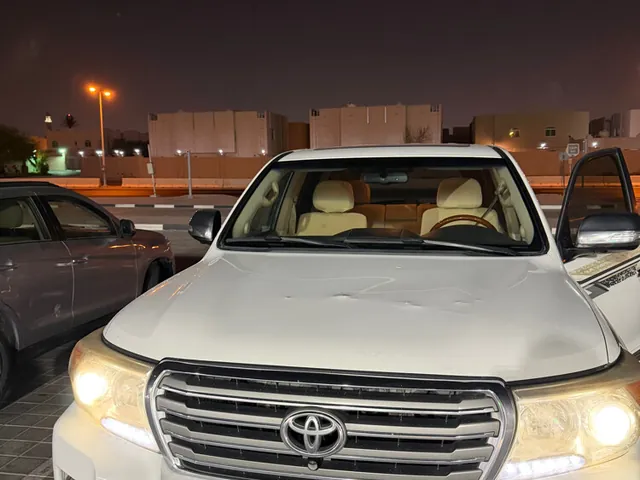 صورة 2013 تويوتا لاند كروزر VXR