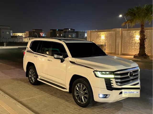 صورة 2022 تويوتا لاند كروزر VXR
