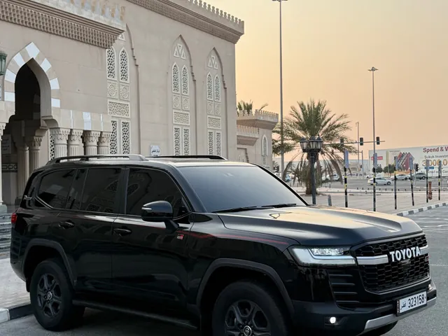 صورة 2022 تويوتا لاند كروزر جي آر سبورت
