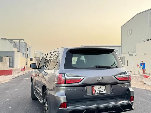 Photo of 2000 Lexus LX 570